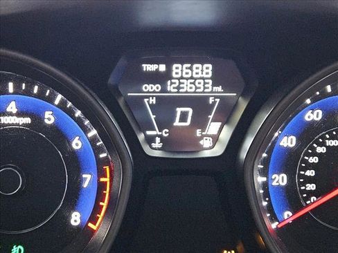 Used 2013 Hyundai Elantra Limited w/ Technology Pkg image 10