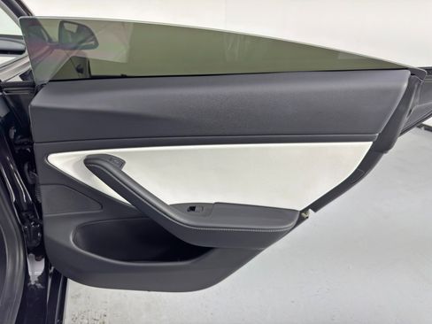 Used 2021 Tesla Model 3 Standard Range Plus image 46