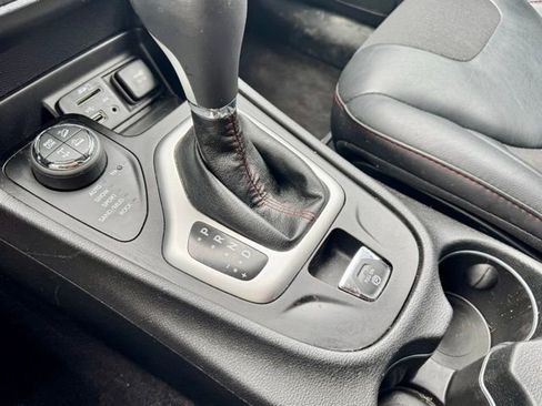 Used 2017 Jeep Cherokee Trailhawk w/ Cold Weather Group image 21