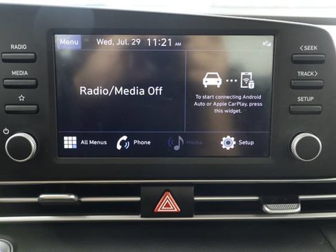 Used 2023 Hyundai Elantra SEL FWD image 14