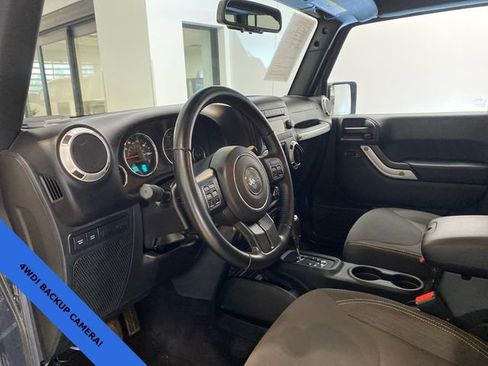 Used 2017 Jeep Wrangler Unlimited Rubicon w/ Connectivity Group AWD/4WD image 14