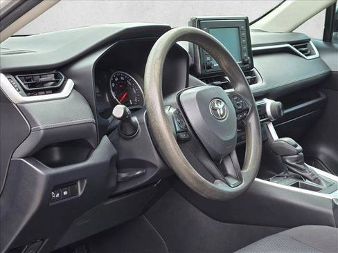 Used 2019 Toyota RAV4 LE FWD image 9
