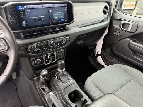 Used 2024 Jeep Gladiator Sport image 24