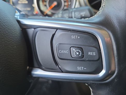 Used 2019 Jeep Wrangler Unlimited Sahara w/ Safety Group image 29