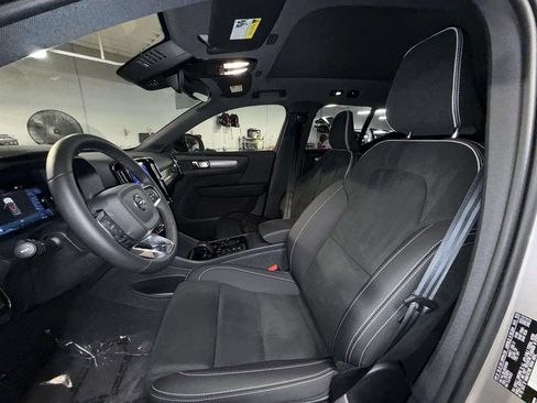 Used 2024 Volvo XC40 B5 Plus AWD/4WD image 2