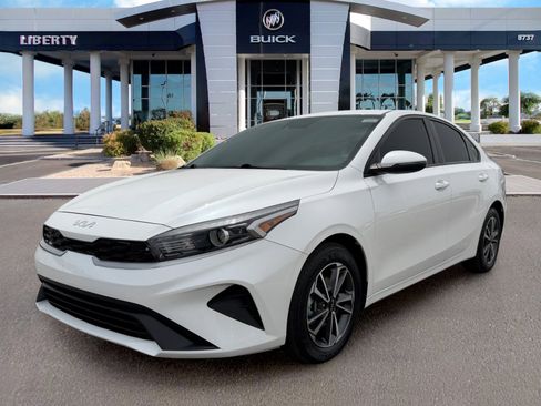 Used 2023 Kia Forte LXS w/ LXS Technology Package FWD image 5