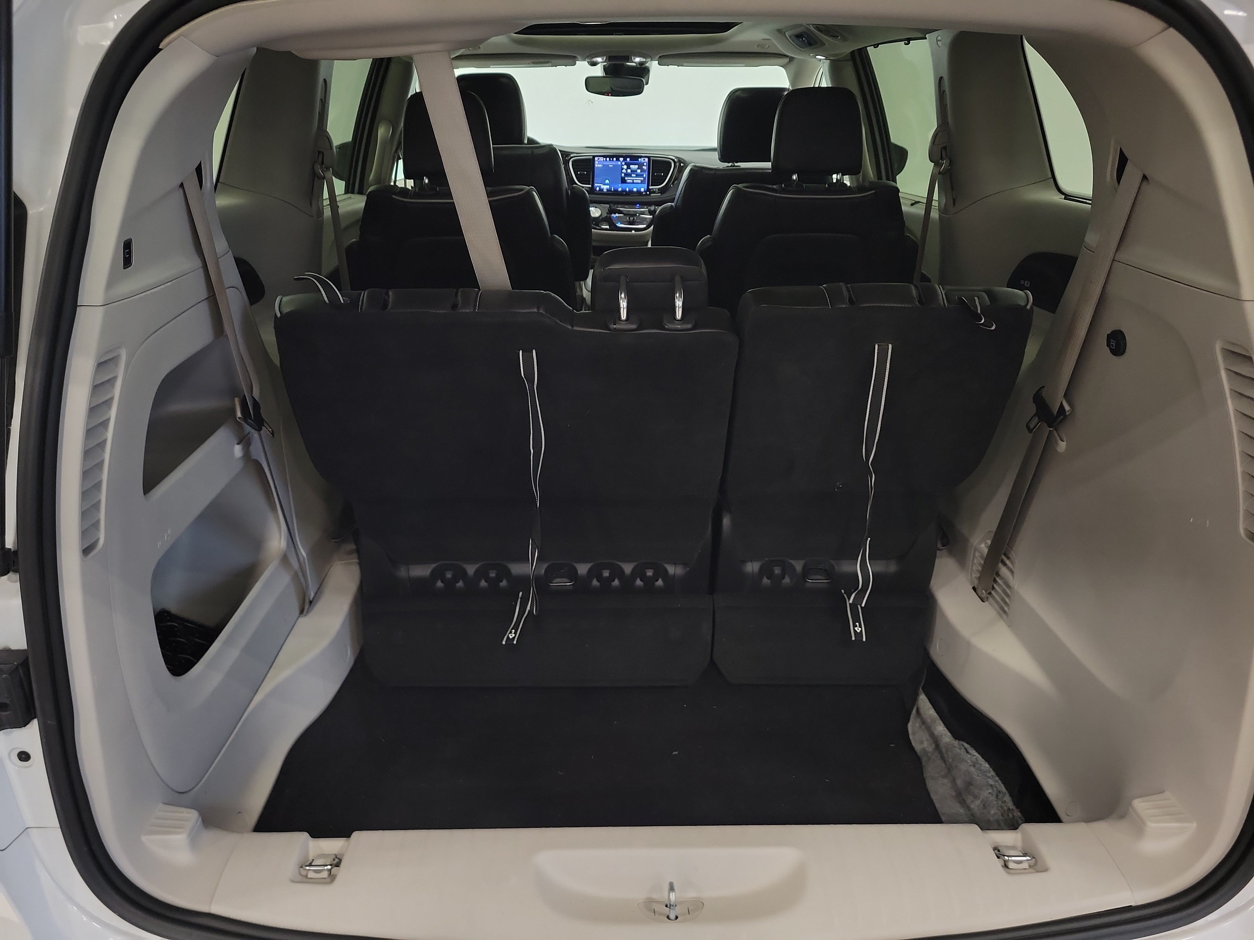 Used 2023 Chrysler Pacifica Limited FWD image 23