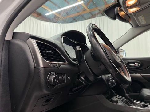 Used 2020 Jeep Cherokee Limited image 15