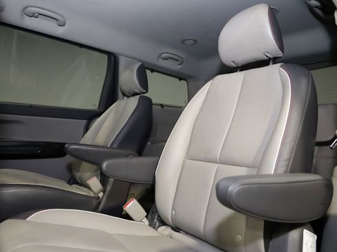 Used 2016 Kia Sedona SX FWD image 19