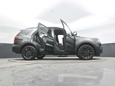 Used 2019 Ford Explorer XLT w/ Equipment Group 202A AWD/4WD image 60