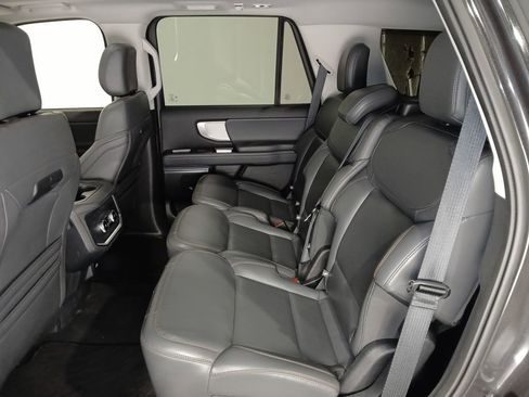 Used 2025 Ford Expedition Active AWD/4WD image 11
