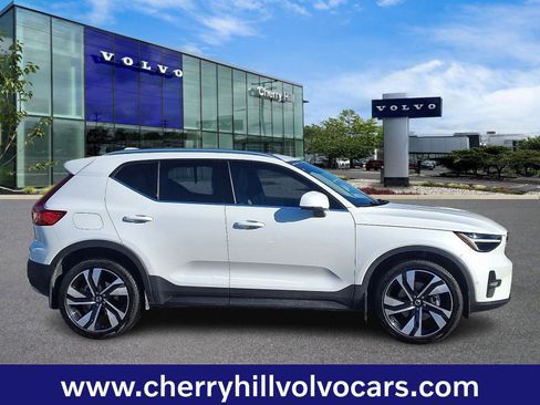 Certified 2023 Volvo XC40 B5 Ultimate w/ Protection Package Premier image 8