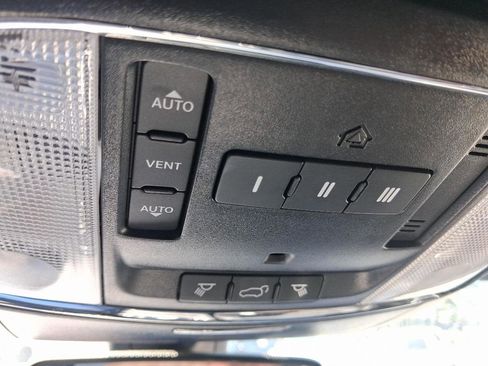 Used 2019 Jeep Grand Cherokee Altitude RWD image 17