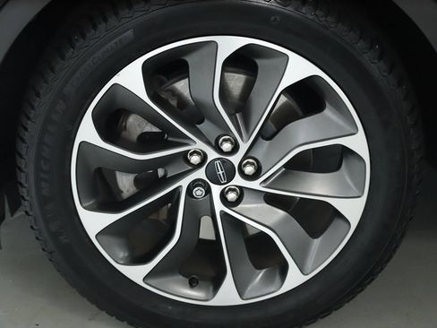 Used 2021 Lincoln Nautilus Reserve AWD/4WD image 37