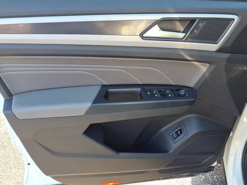 Used 2021 Volkswagen Atlas Cross Sport SE image 23