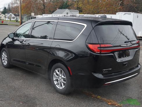 New 2026 Chrysler Pacifica Select image 42