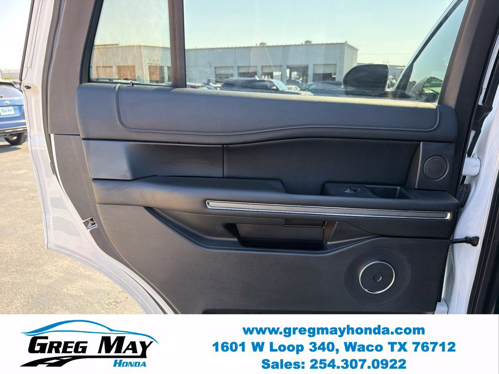Used 2018 Ford Expedition XLT w/ Equipment Group 202A AWD/4WD image 24