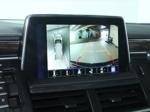 Used 2022 Chevrolet Tahoe Z71 w/ Z71 Off-Road Package AWD/4WD image 31