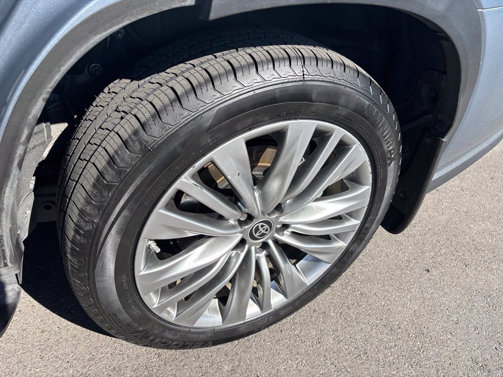 Used 2024 Toyota Highlander Platinum AWD/4WD image 16