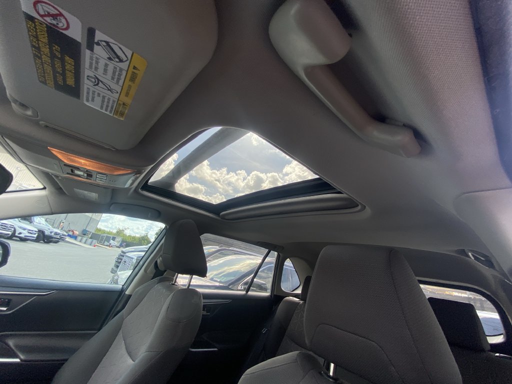 Used 2019 Toyota RAV4 XLE w/ Convenience Package FWD image 17