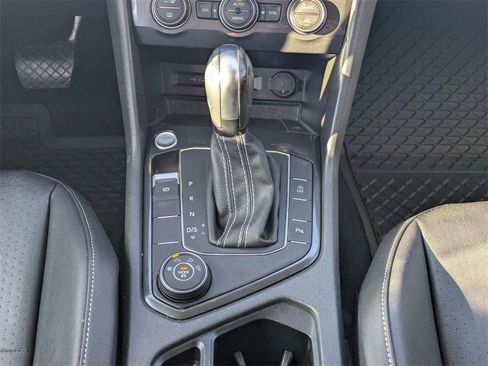 Used 2021 Volkswagen Tiguan SE image 21