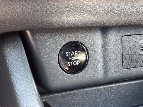 Used 2024 Nissan Rogue SV AWD/4WD image 10