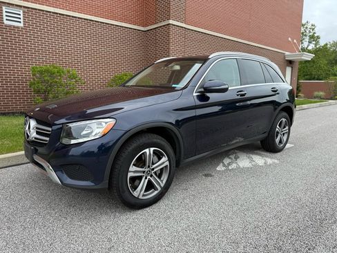 Used 2018 Mercedes-Benz GLC 300 4MATIC image 4