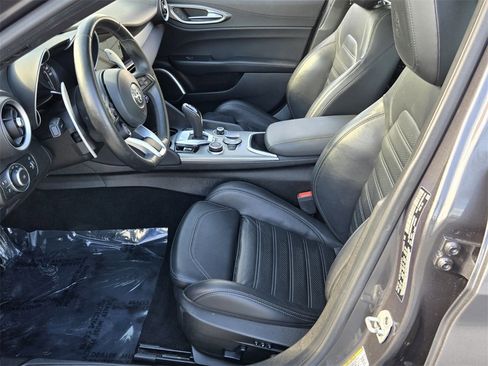 Used 2023 Alfa Romeo Giulia Veloce image 8