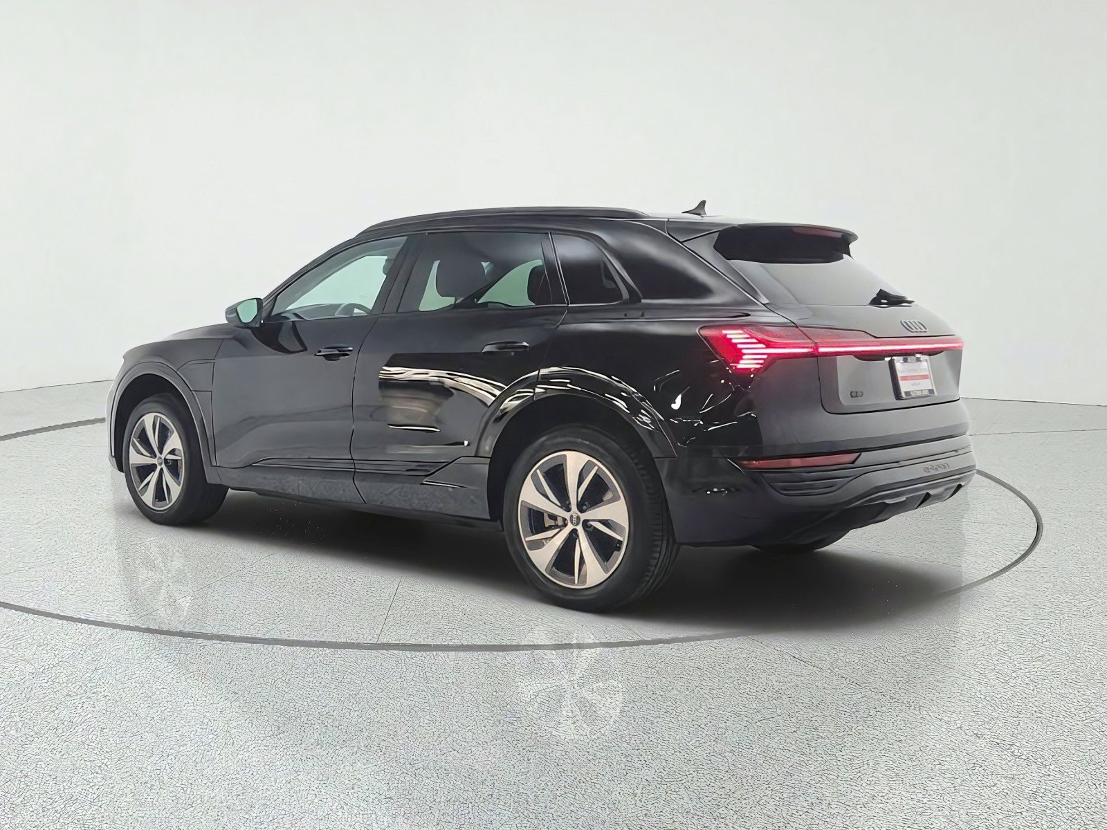 Used 2024 Audi Q8 e-tron Premium Plus AWD/4WD image 7