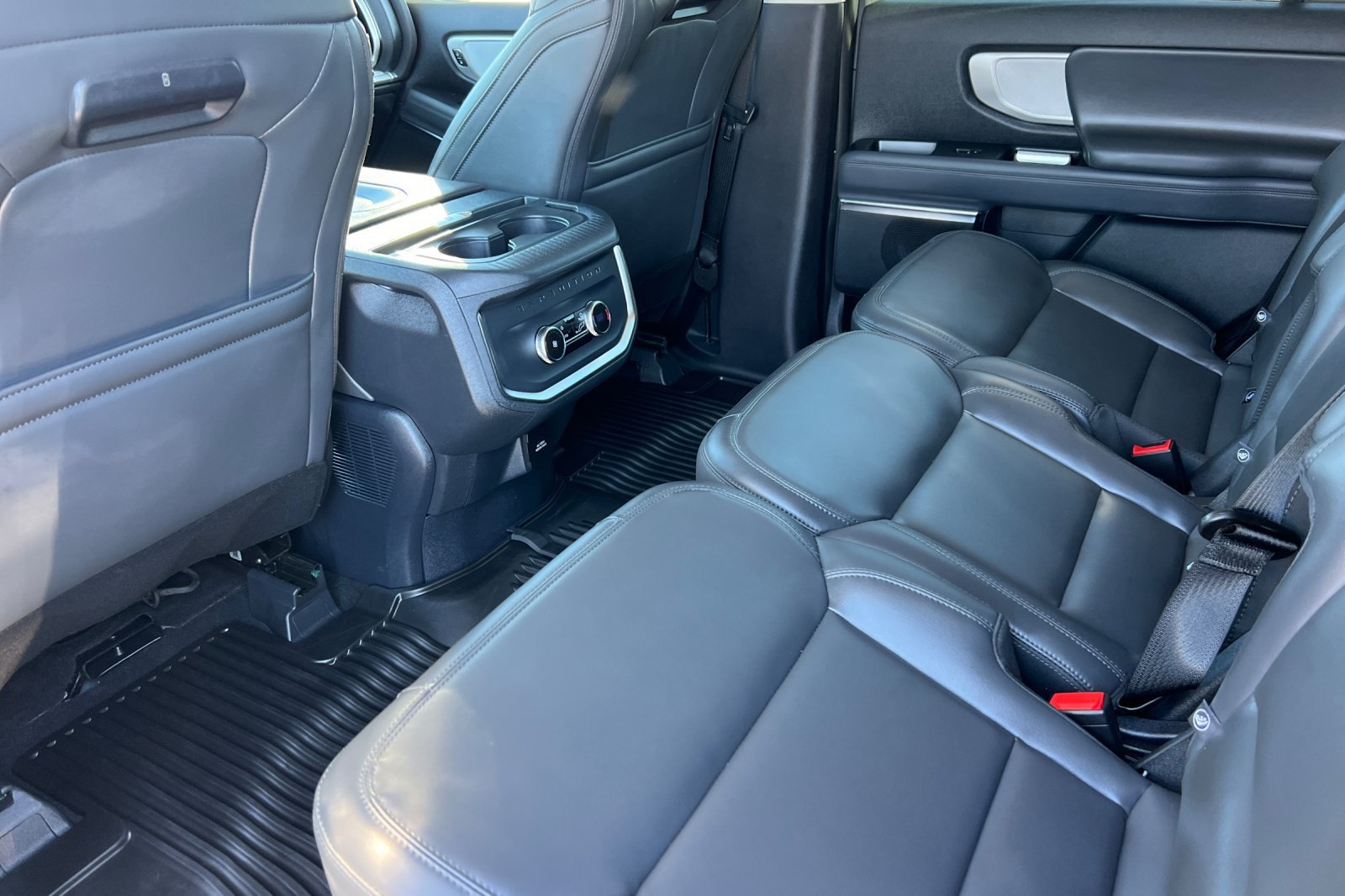 Used 2026 Ford Expedition Active AWD/4WD image 12