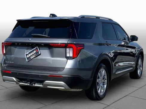 Certified 2025 Ford Explorer Platinum RWD image 13