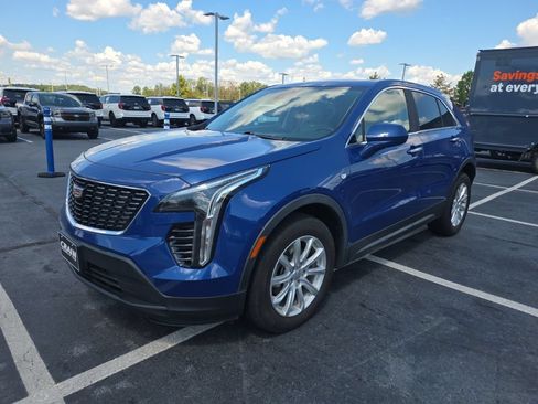 Used 2021 Cadillac XT4 Luxury w/ Cold Weather Package AWD/4WD image 2