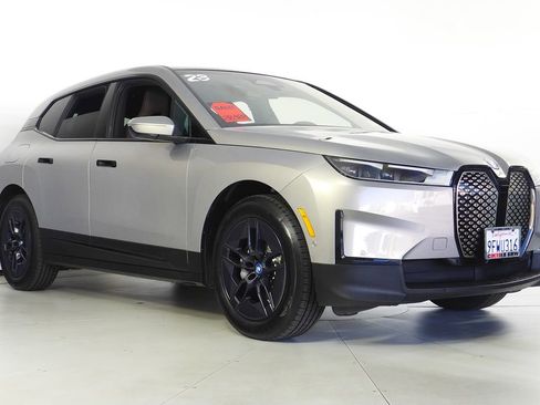 Used 2023 BMW iX xDrive50 image 4