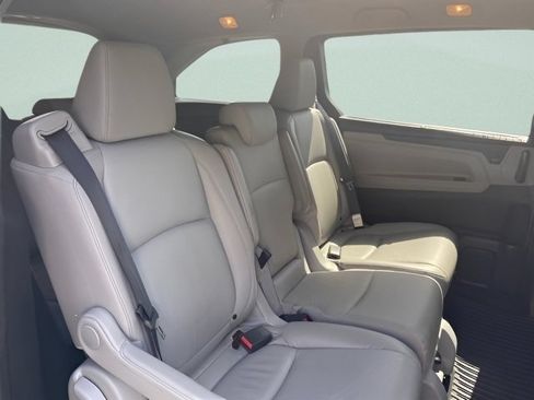 Used 2018 Honda Odyssey EX-L image 9