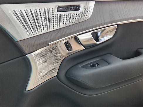 New 2026 Volvo XC90 B6 Ultra w/ Lounge Package image 21