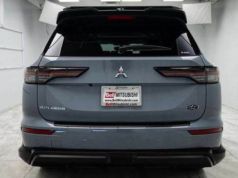 Used 2025 Mitsubishi Outlander AWD image 8
