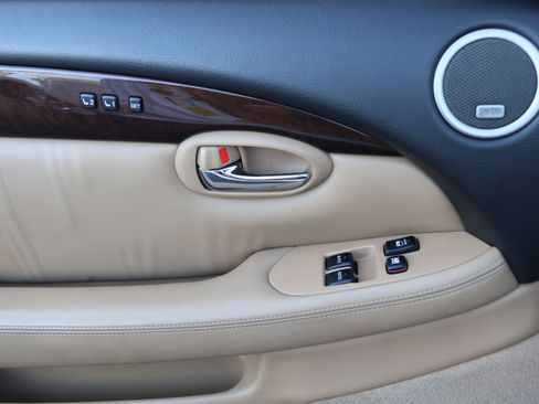 Used 2009 Lexus SC 430 Convertible w/ Preferred Accessory Pkg RWD image 12