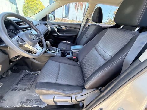 Used 2017 Nissan Rogue S image 5