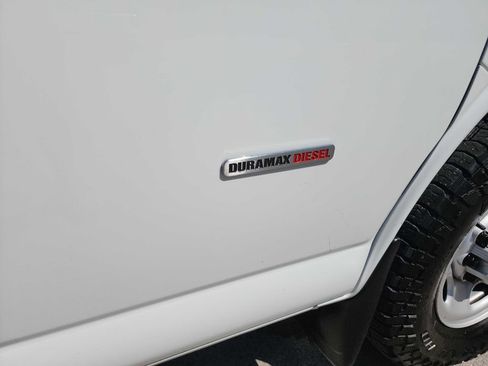 Used 2018 Chevrolet Express 2500 w/ Driver Convenience Package image 12