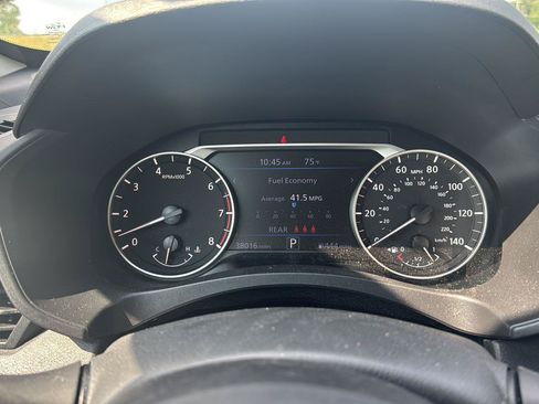 Used 2025 Nissan Altima 2.5 SV FWD image 14