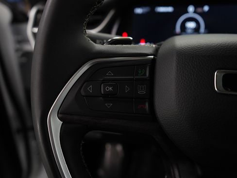 Used 2024 Jeep Grand Cherokee L Limited w/ Luxury Tech Group II image 17