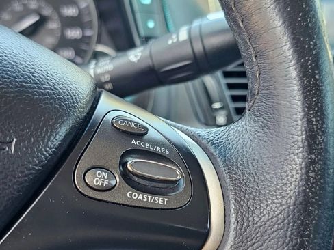 Used 2018 INFINITI Q70 Luxe RWD image 26