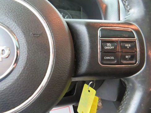 Used 2013 Jeep Compass Latitude w/ Sun/Sound Group image 17