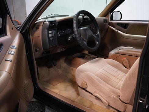 Used 1994 Chevrolet S10 Pickup 2WD Regular Cab image 4