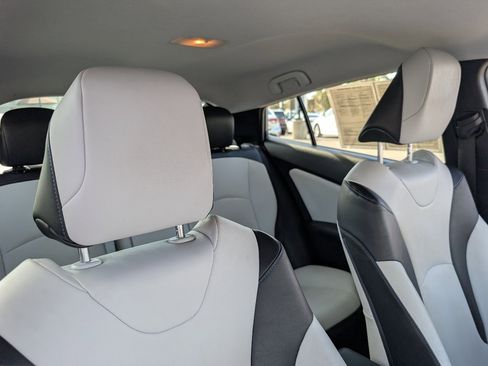 Used 2016 Toyota Prius Three Touring w/ Preferred Accessory Package image 3