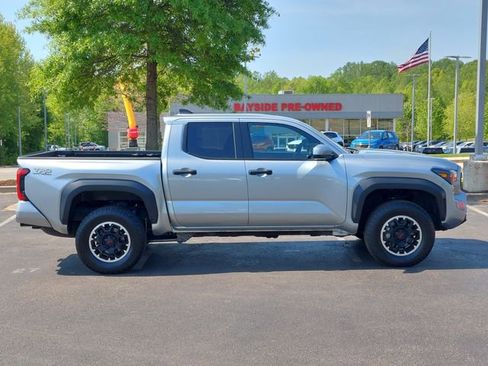 Certified 2024 Toyota Tacoma TRD Off-Road AWD/4WD image 28