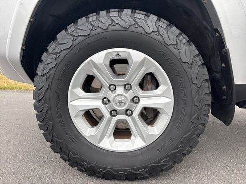 Used 2020 Toyota 4Runner 4WD image 23