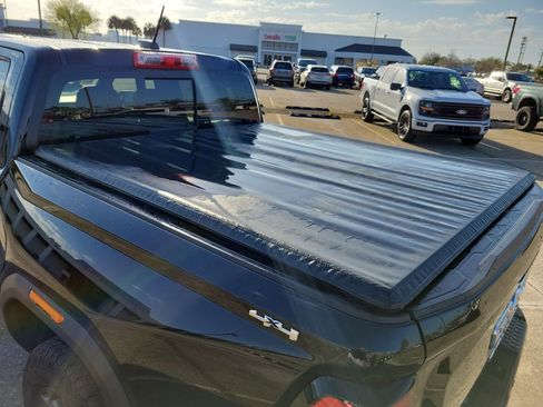 Used 2023 GMC Canyon Elevation w/ Elevation Premium Package image 11