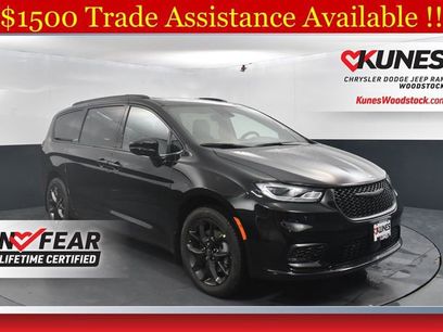 New 2026 Chrysler Pacifica Limited w/ S Appearance Package