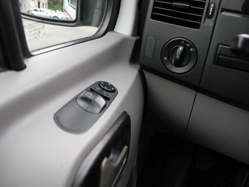 Used 2016 Mercedes-Benz Sprinter 2500 image 19